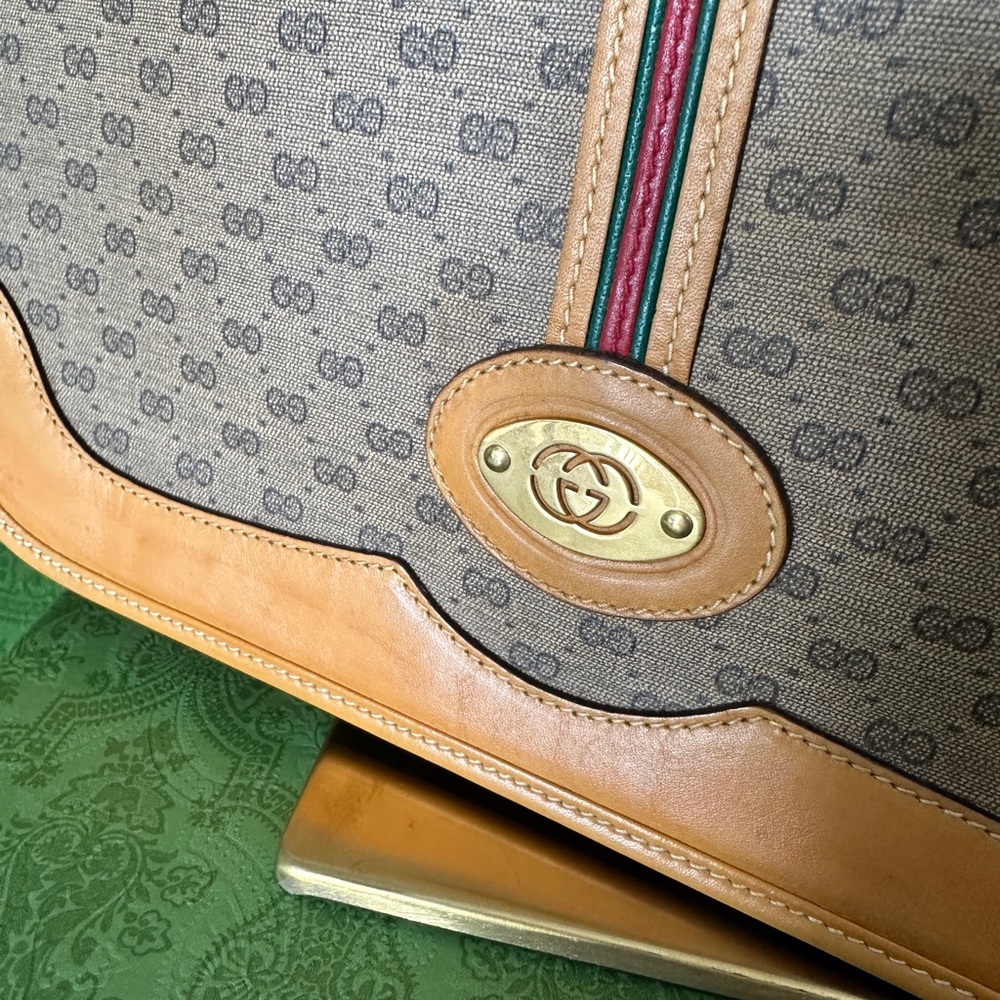 Authentic Gucci Sherry Line Leather Crossbody/Shoulder Bag. - Picture 9 of 17